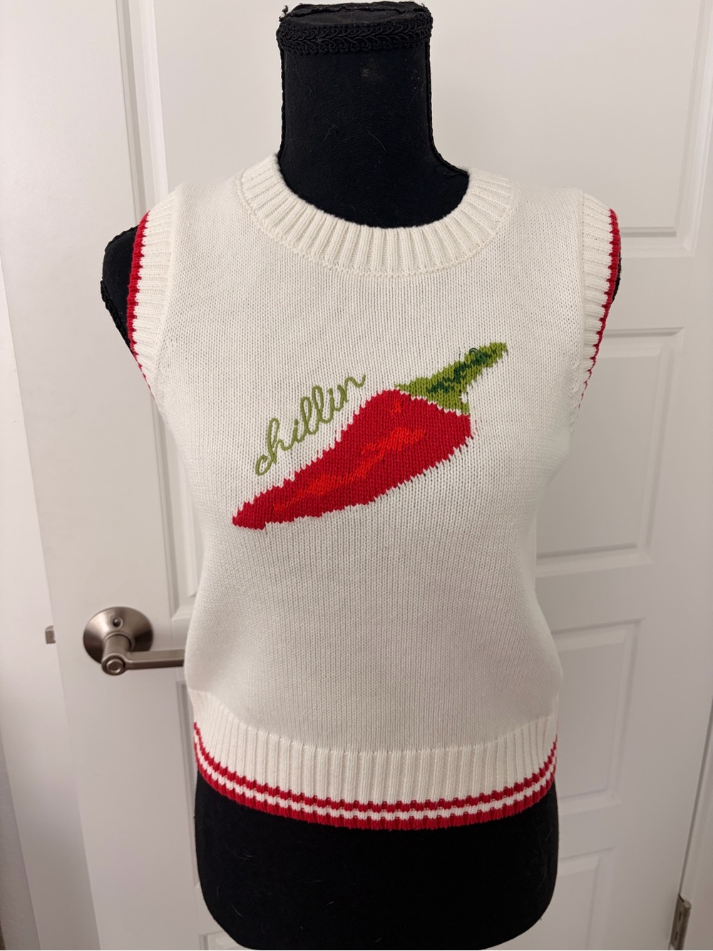 Elan White Sleeveless Knit Sweater with Red Chili Motif